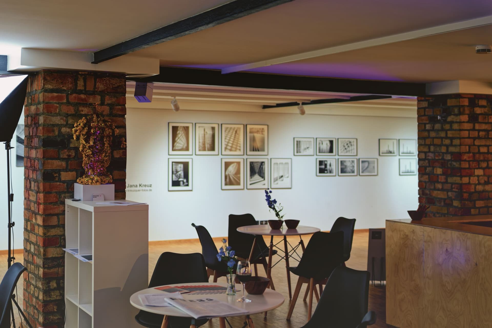Blick auf die Fotoausstellung von Jana Kreuz