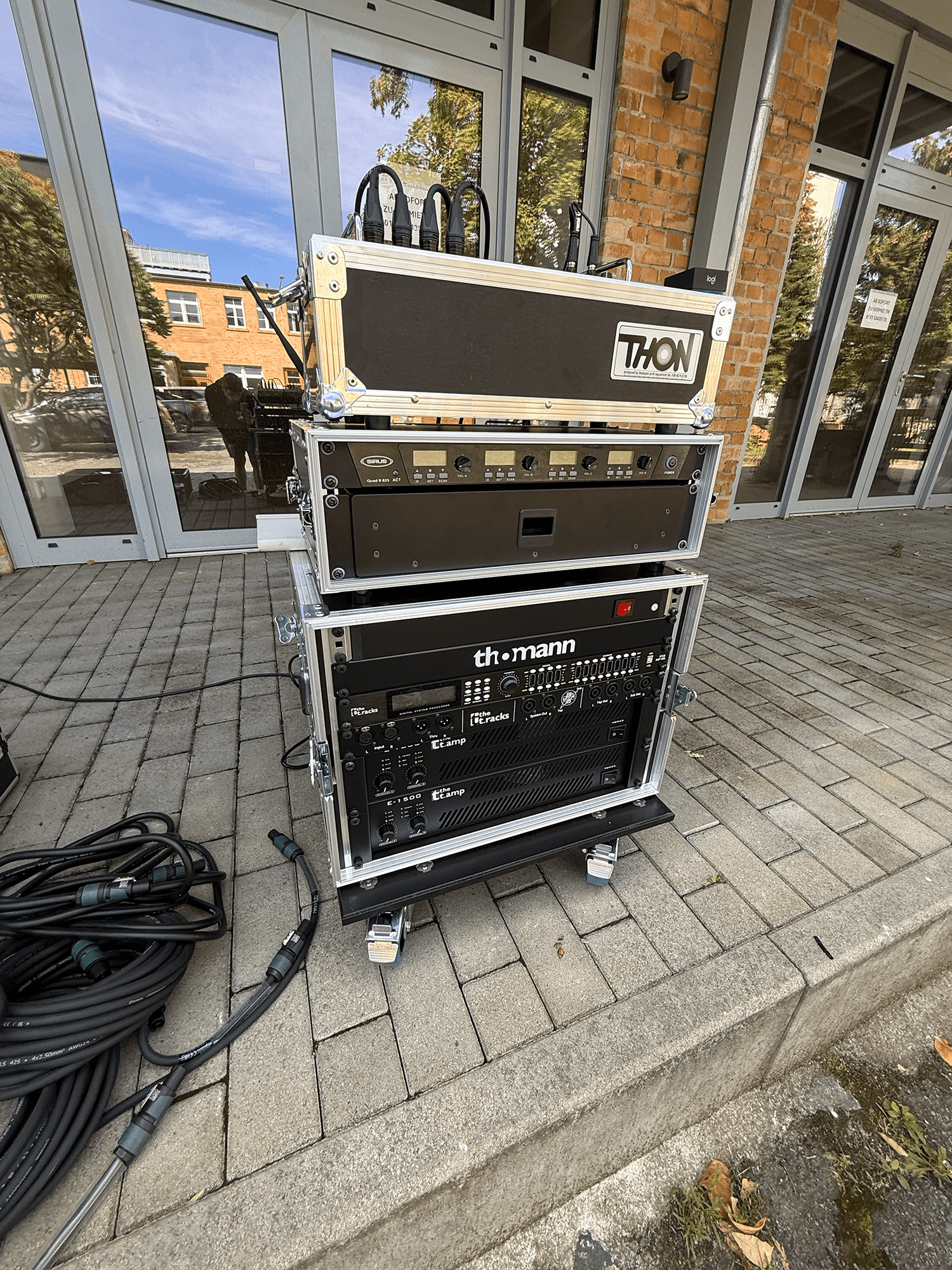 Ton Rack auf dem Hof des Monopol Leipzig
